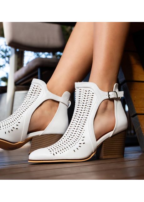 Botine dama berny albe