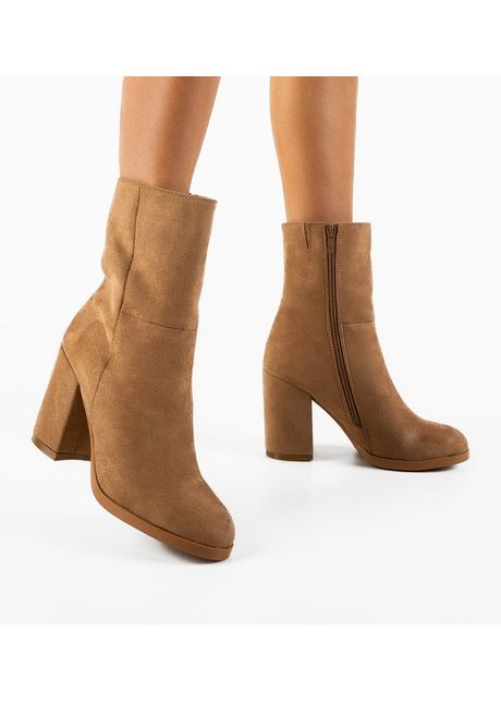 Botine dama tshepo camel