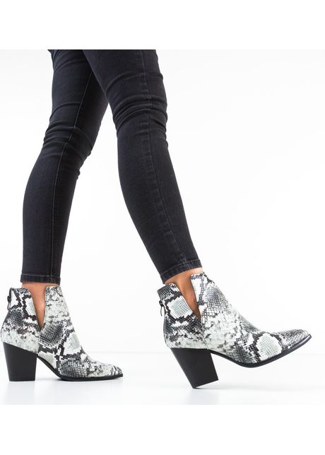 Botine steliar albe