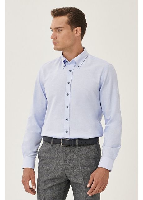 Camasa slim fit cu guler fixat cu nasturi