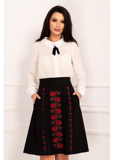 Fusta eleganta dama accesorizata cu broderie rosie