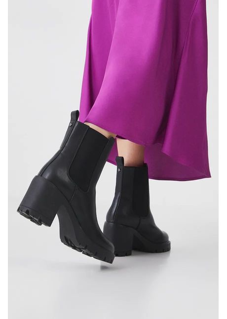 Medicine botine culoarea negru cu toc drept