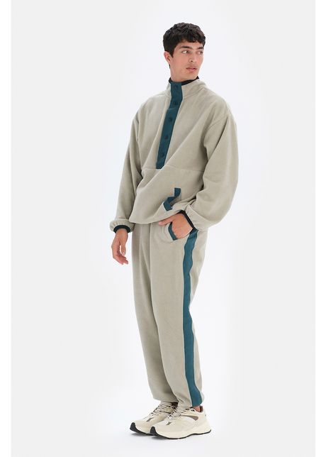 Pantaloni sport din fleece cu detalii contrastante