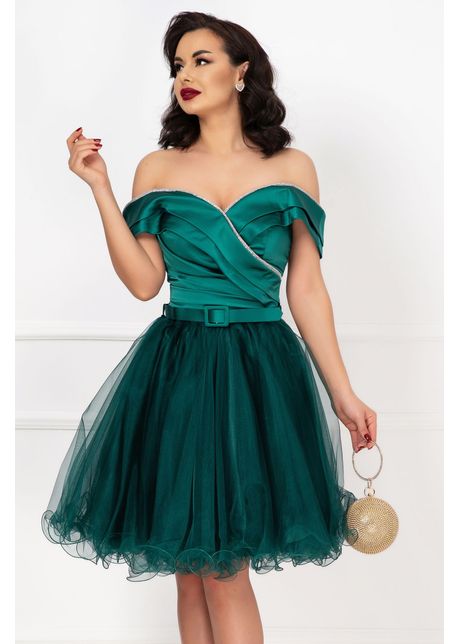 Rochie de ocazie baby doll verde cu fronseuri si banda din strassuri